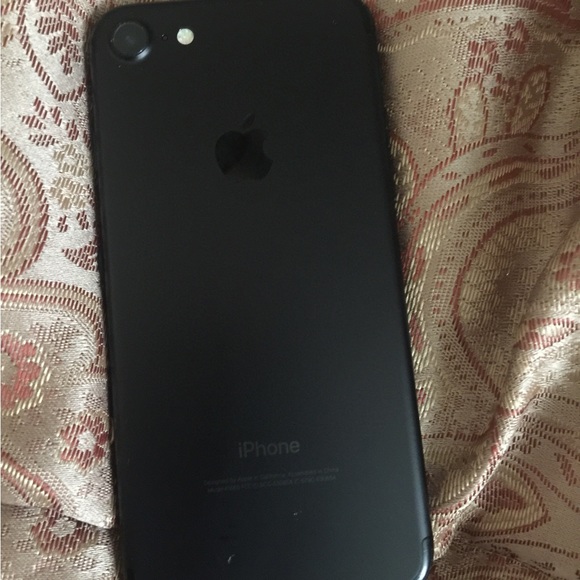 iPhone 7 black for 200 - Picture 2 of 2